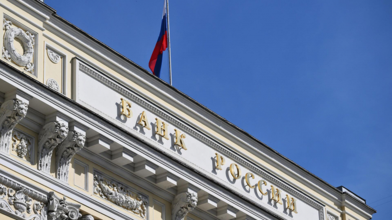 Решение по ключевой ставке должен принимать Центробанк, заявил Путин