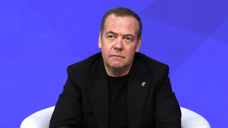 Медведев встретился с Си Цзиньпином