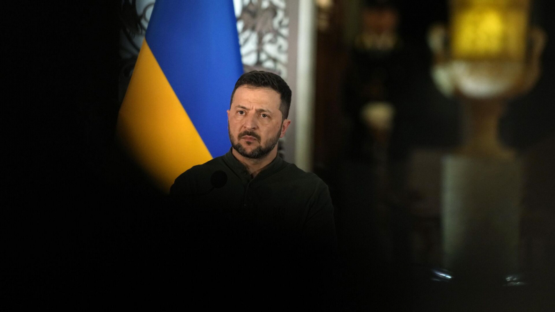 Зеленский пожаловался на нехватку сил у ВСУ и заговорил о дипломатии