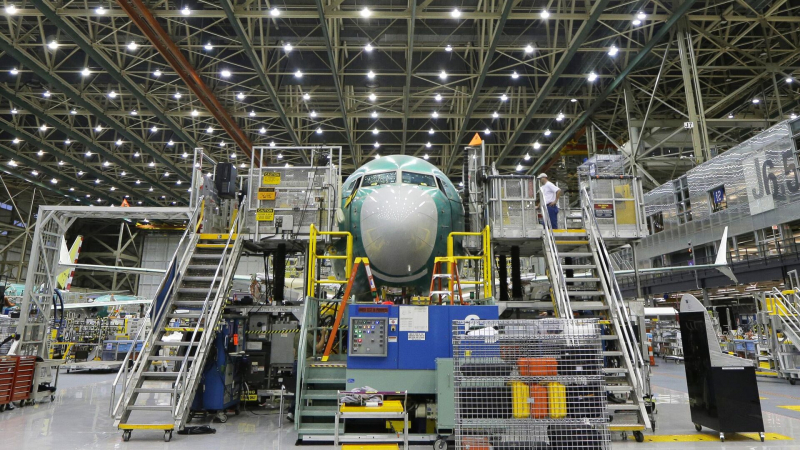 Россия готова рассмотреть закупки титана компанией Boeing, заявил Мантуров