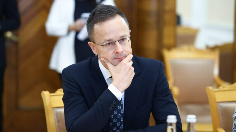 Сийярто рассказал о перспективе снятия санкций с Россельхозбанка