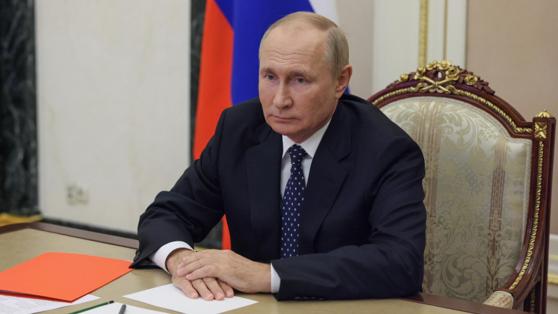 Путин пообещал упростить адаптацию людей, собирающихся переехать в Россию