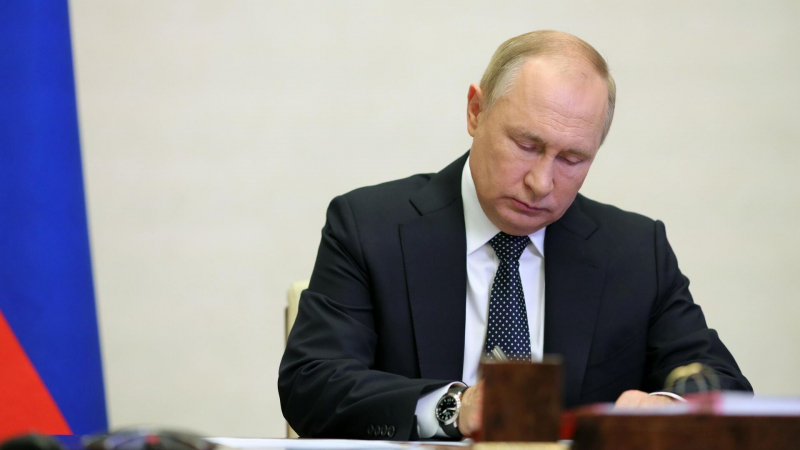 Путин поручил утвердить список компаний, ушедших из России