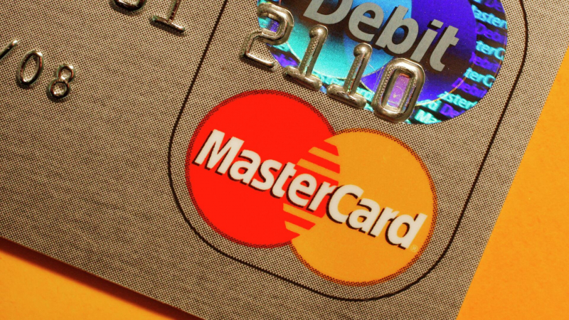 C MasterCard взыскали многомиллионные долги перед банком "Новый символ"