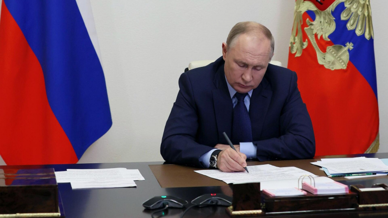 Путин наградил конструкторское бюро "Алмаз" почетным знаком