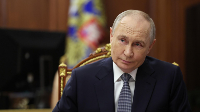 Путин поручил подготовить предложения по безопасности судов