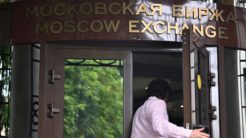 Российский рынок акций упал на 0,62 процента за основную сессию