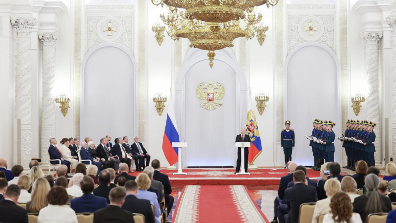 Россия наращивает индустриальную и научную мощь, заявил Путин