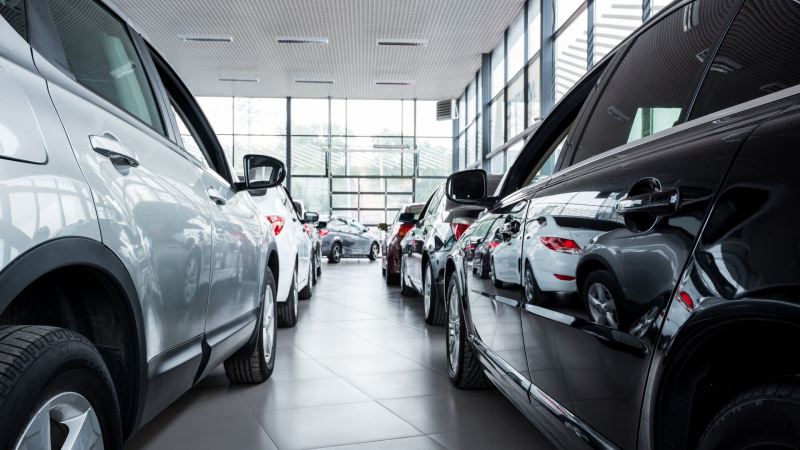 Продажи новых автомобилей в России в июне могли снизиться на четверть