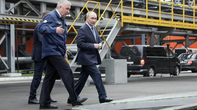 Путин: правительство думает над расширением поддержки автопроизводителей