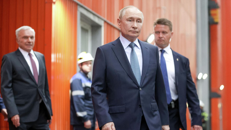 Путин запустил производство в машиностроительном цеху ММК