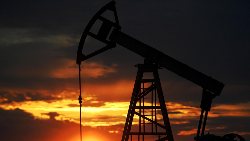 Цена нефти Brent опустилась ниже 67 долларов за баррель