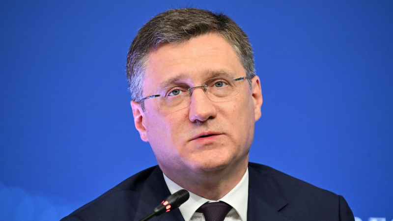 Новак поручил проработать меры по стабилизации цен на топливо