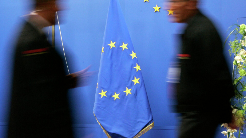 ЕК может ввести ограничения против китайских НПЗ, пишет Reuters