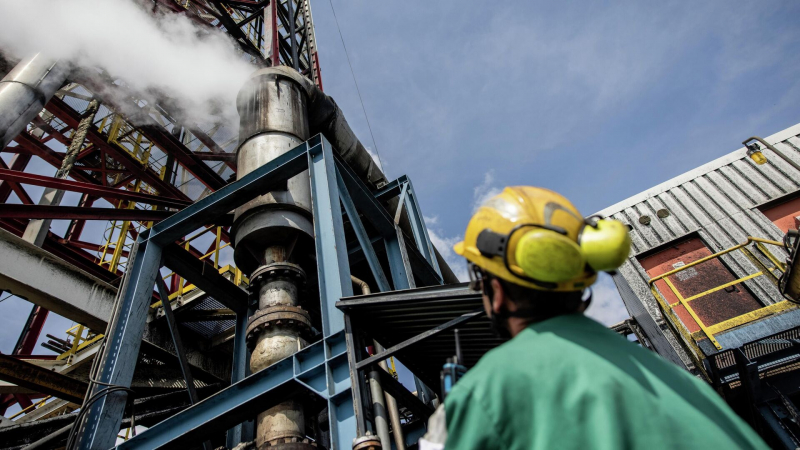 ЕС хочет ограничить поставки нефти из России по "Дружбе", узнало Bloomberg