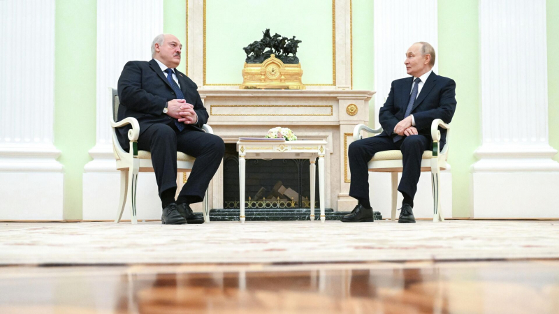 Лукашенко заверил Путина, что Минск продолжит покупать газ у "Газпрома"