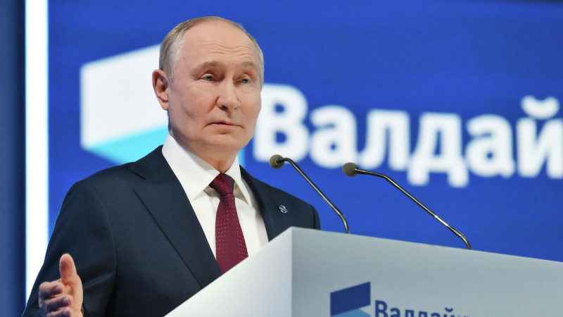 Выпадение России с нефтяного рынка приведет к скачку цен, заявил Путин