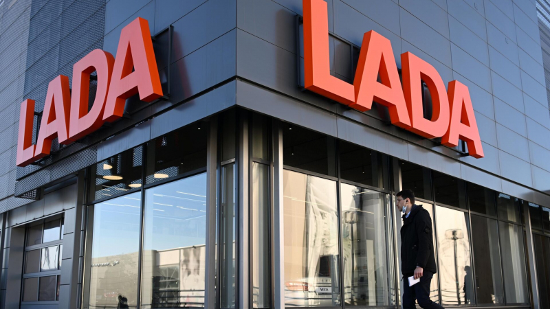"АвтоВАЗ" ожидает снижения продаж Lada в феврале