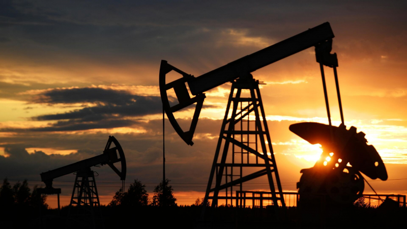 Эксперт считает, что предпосылок для падения цен на нефть в мире ниже нуля