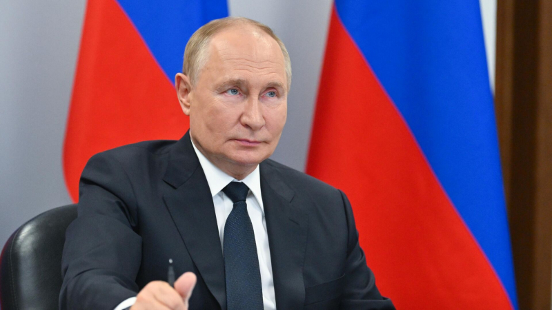 Путин поручил разработать план структурных изменений в российской экономике