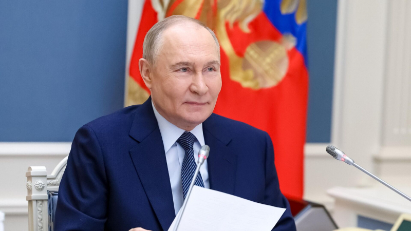 Путин поручил запустить серийное производство авиадвигателей ПД-26