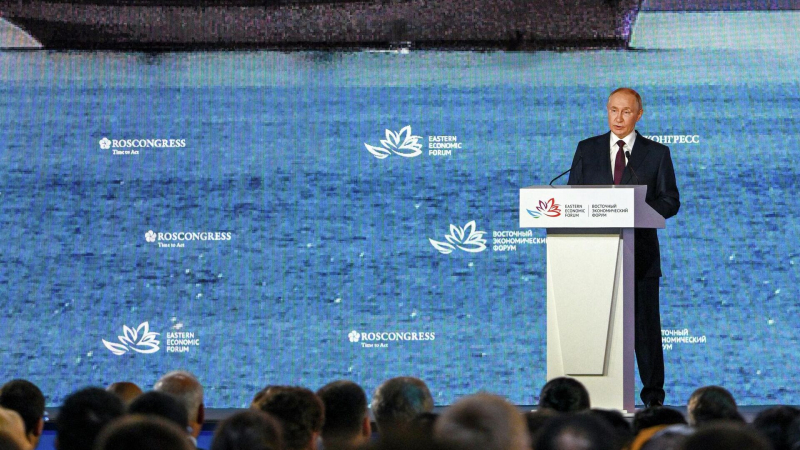 Путин предложил задействовать инфоплатформы для закупок в сфере образования