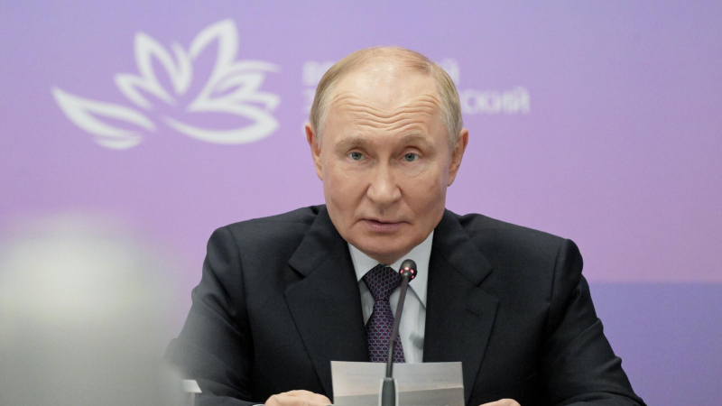Путин призвал активнее строить электроэнергетические мощности в ДФО