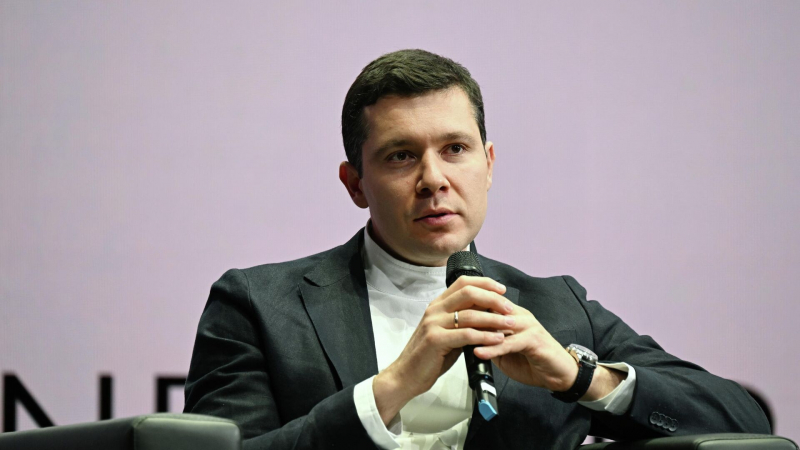 Россия наращивает экспорт промтоваров, заявил Алиханов
