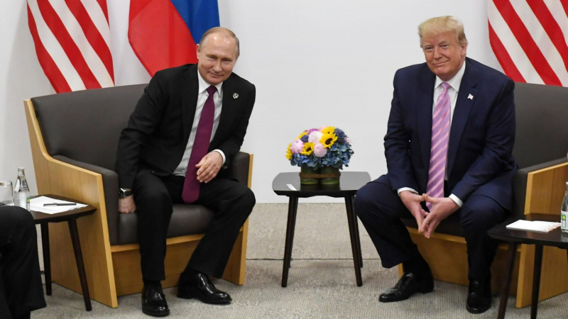 Российский рынок акций продолжил рост на новостях о встрече Путина и Трампа