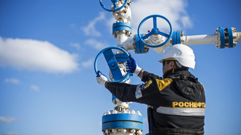 Сечин отметил расширение дисконтов на российскую нефть в первом полугодии